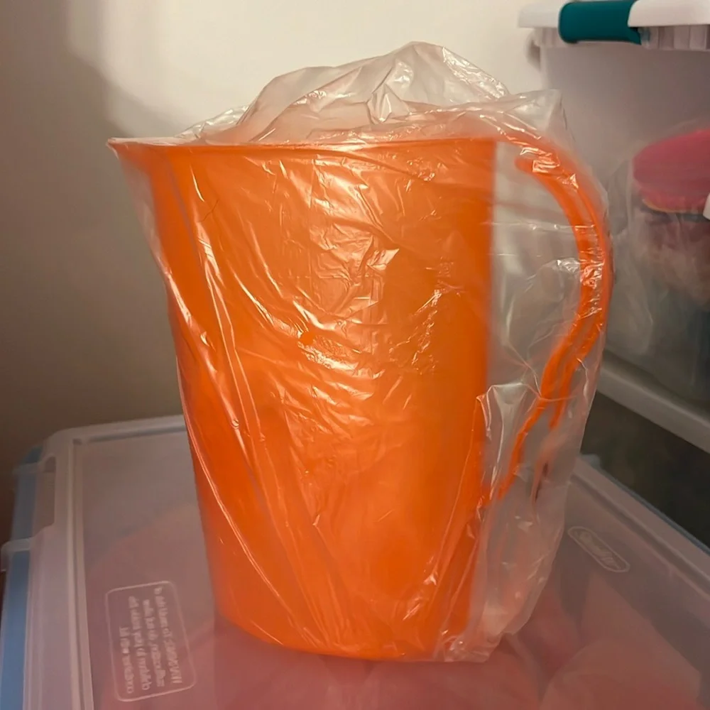 NEW TUPPERWARE® IMPRESSIONS 2-QT. PITCHER